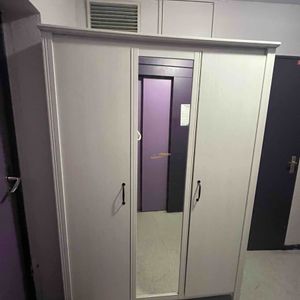 Armoire en bon état 