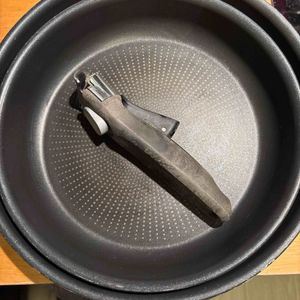Lot de 2 poêles tefal + poignée 