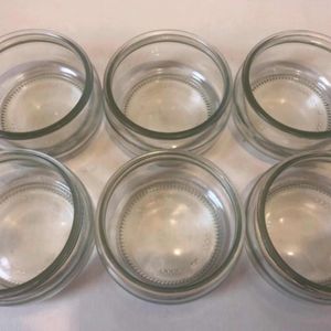 10 petits pots en verres.