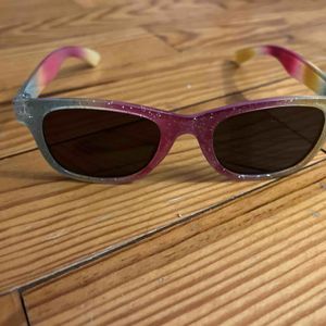 Lunettes de soleil fantaisie, 9 ans env