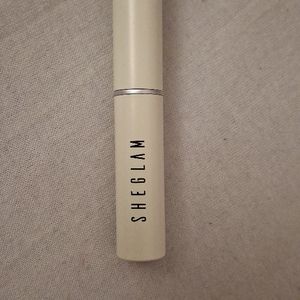 Rose à lèvre/ rouge à lèvre 