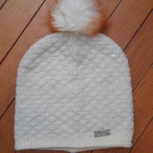 Bonnet blanc avc pompon 