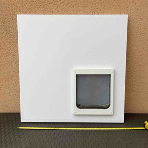 Panneau de porte avec chatière 