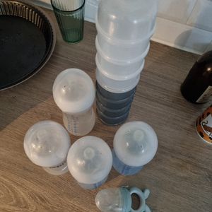 Biberons avent + doses lait + grignoteuses