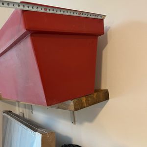 Bac rouge pour plantes