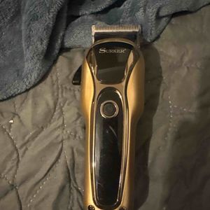 Tondeuse (déjà utilisée mais lavée et stérilisée)