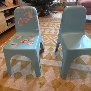 Deux chaises enfant