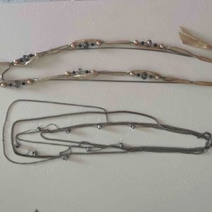 2 longs colliers 